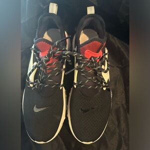 Nike React Presto
Black Phantom Red